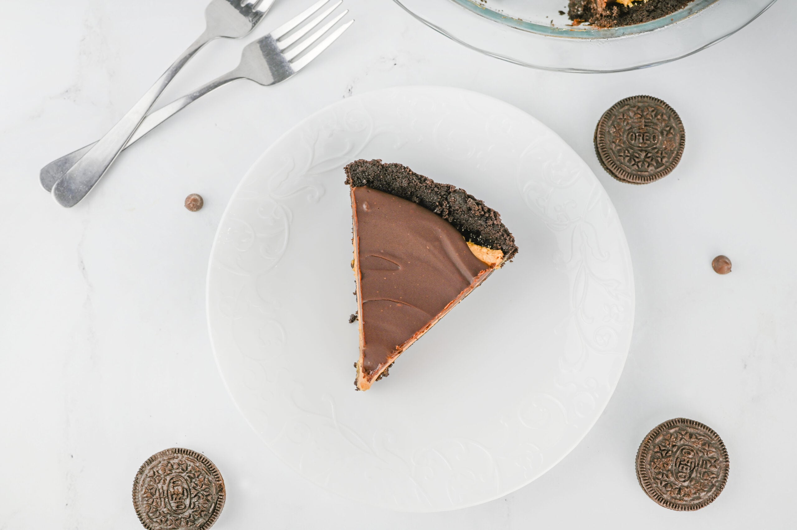 Peanut butter pie slices with Oreos