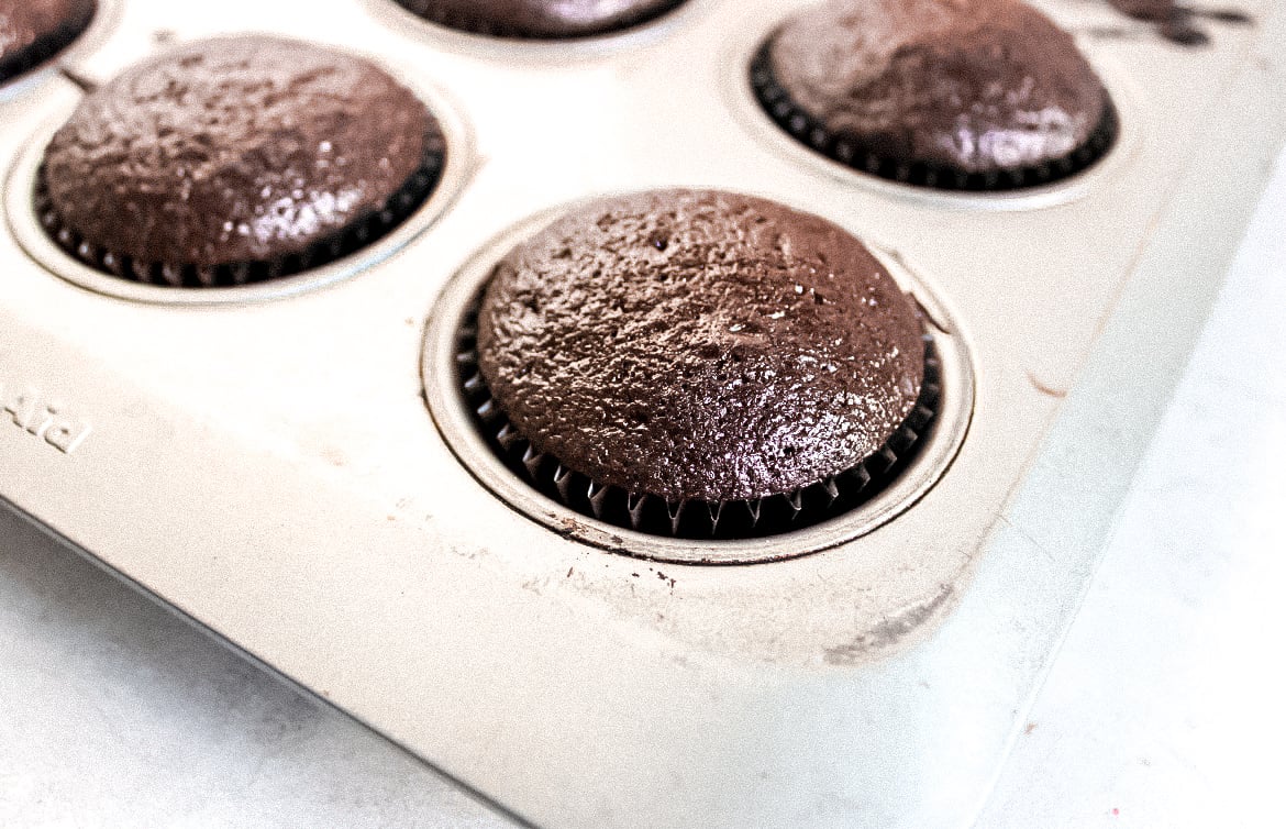 Fully baked cupcakes in cupcake pan.